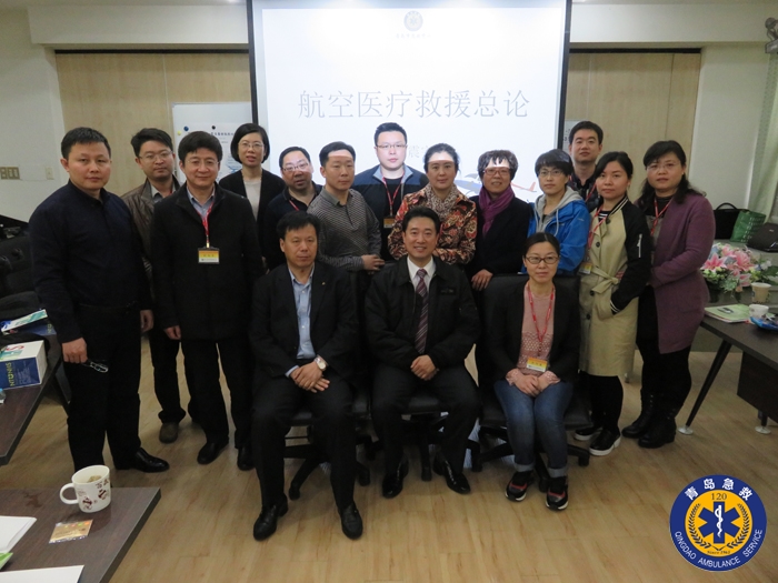 全体学员与联合国际救援首席执行官徐震宇总监合影